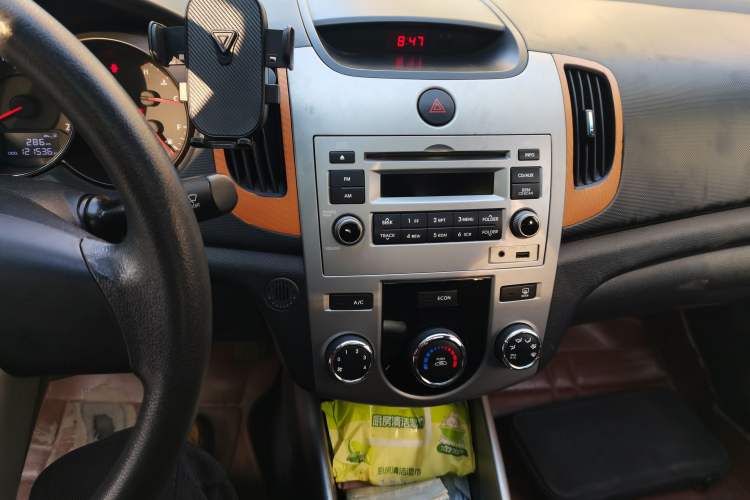 Used Kia Forte 2014 1.6L MT GLS
