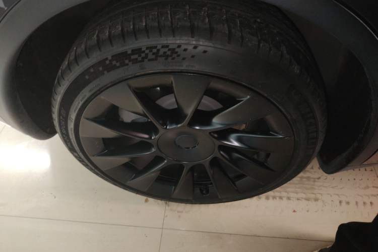 Used Tesla Model Y 2021 Long-Range All-Wheel-Drive Version 3D7