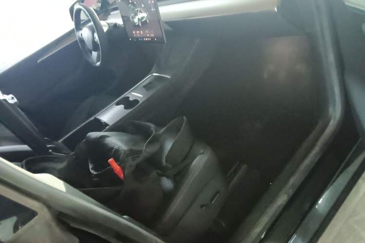 Used Tesla Model Y 2022 Rear-Wheel-Drive Version
