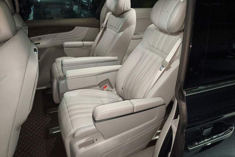 Used Roewe iMAX8 2023 400TGI Comfort Edition
