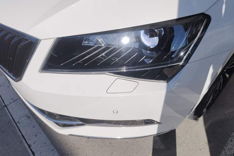 Used Skoda Superb 2016 TSI330 DSG Smart Drive Edition
