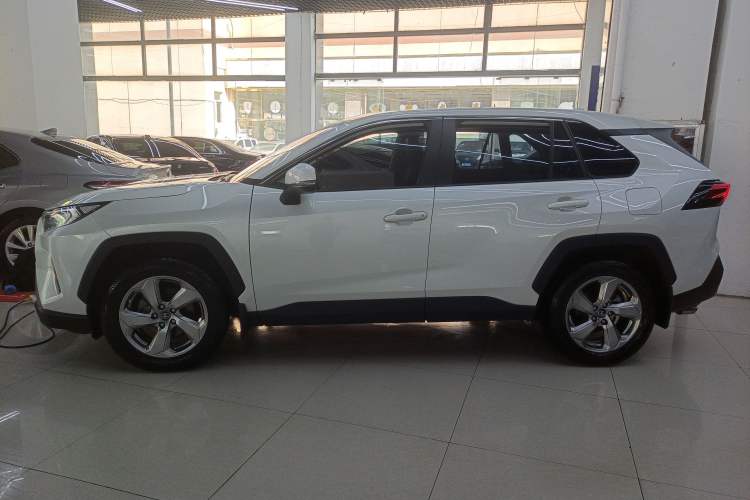 Used Toyota RAV4 2021 2.0L CVT Two-Wheel Drive Fashion PLUS Edition
