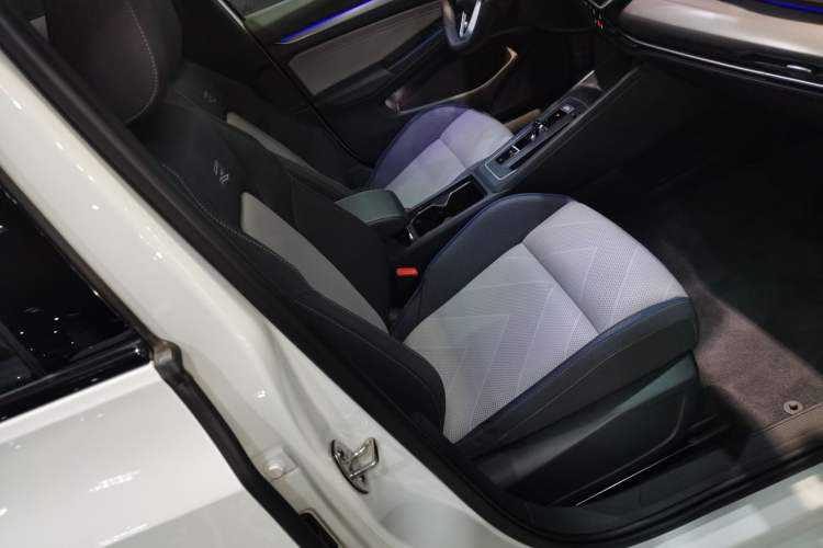 Used Volkswagen Golf 2025 300TSI R-Line