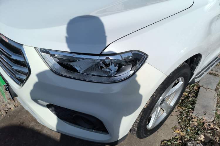 Used Haval H2 2018 Chuanxiang Edition Blue Badge 1.5T Manual Two-Wheel Drive Fashionable Model