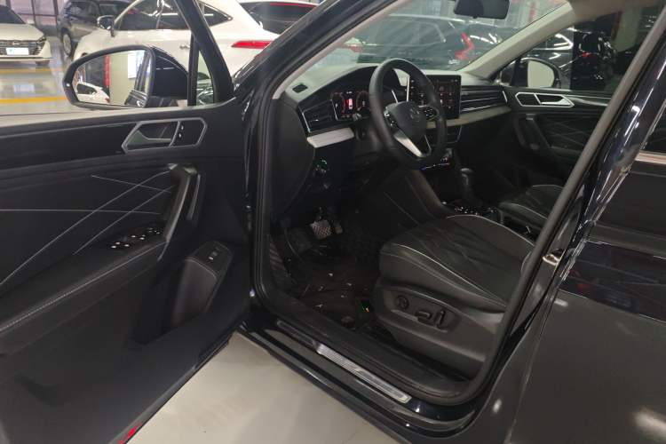 Used Volkswagen Tiguan L 2022 330TSI Automatic Two-Wheel Drive Smart Edition
