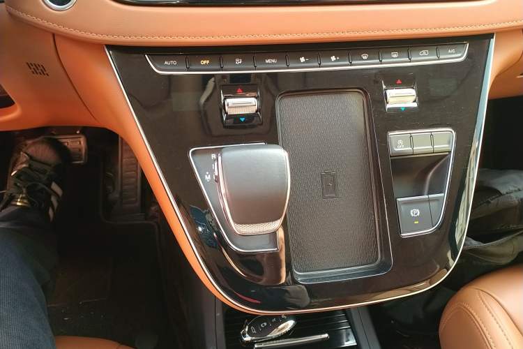 Used Hongqi HQ9 2023 2.0T Smart Connect Flagship Edition
