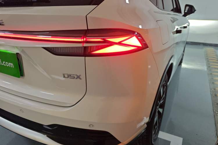 Used Roewe D5X DMH 2024 135 Tech Edition
