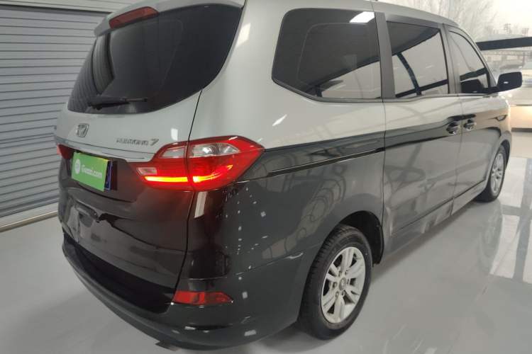 Used Huasong 7 2017 2.0T Automatic Standard Edition

