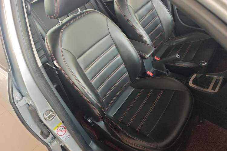 Used Volkswagen Lavida 2013 Revised Classic 1.6L Manual Fashion Edition