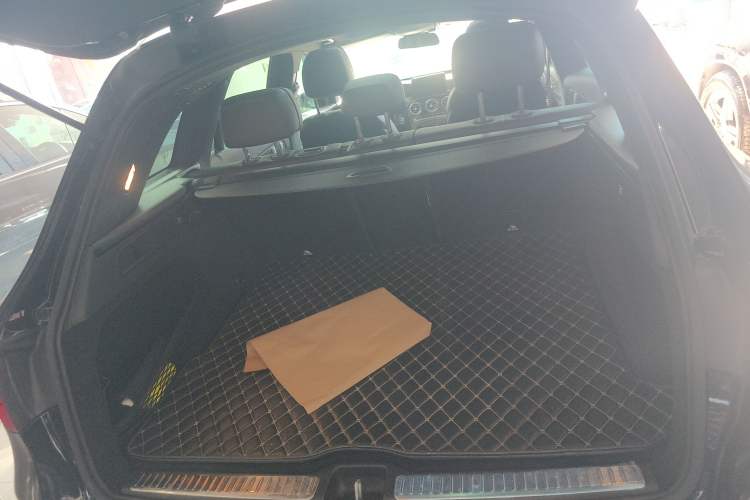 Used Mercedes-Benz GLC 2019 Refreshed GLC 300 L 4MATIC Dynamic Edition
