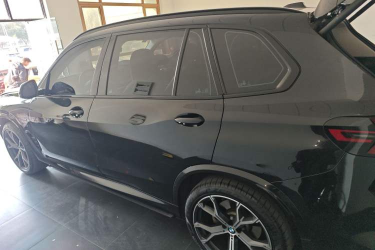 Used BMW X5 2023 xDrive 30Li Luxury M Sport Night Edition Package
