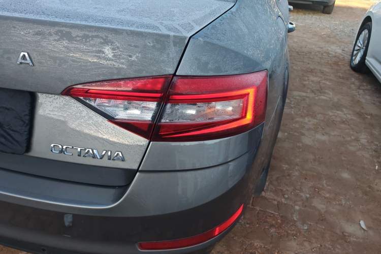 Used Skoda Octavia 2019 1.5L Automatic SmartDrive Comfort Edition China VI Standard
