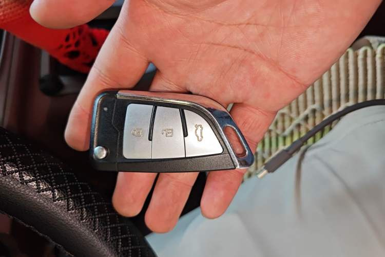 Used SAIC MAXUS G10 2014 2.0T Automatic Elite Edition
