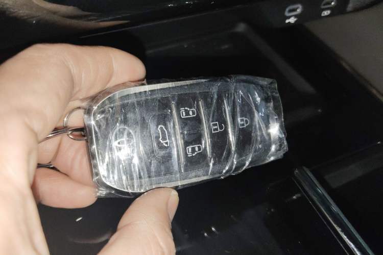 Used Toyota Alphard 2024 Dual-Engine 2.5L Deluxe Edition
