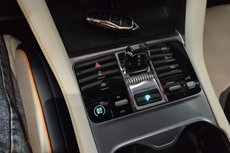 Used BYD Song PLUS New Energy 2024 HONOR Edition DM-i 110km Flagship PLUS
