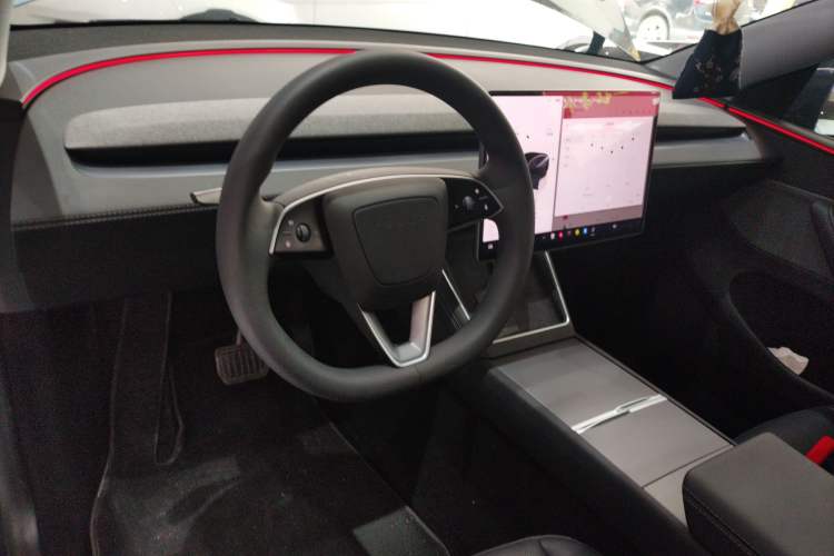 Used Tesla Model Y 2025 Rear-Wheel-Drive Version
