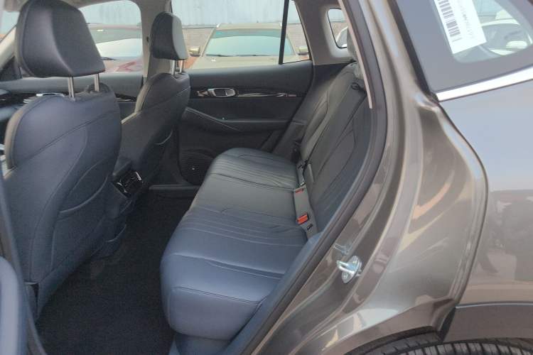 Used  E5 2024 440km Launch Edition
