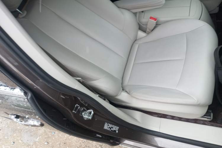 Used Buick GL8 2023 Land Executive Class Smart Enjoyment Model
