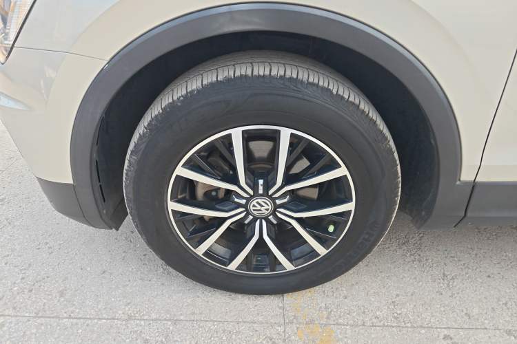 Used Volkswagen Tiguan L 2017 330TSI Automatic Two-Wheel Drive Luxury Edition
