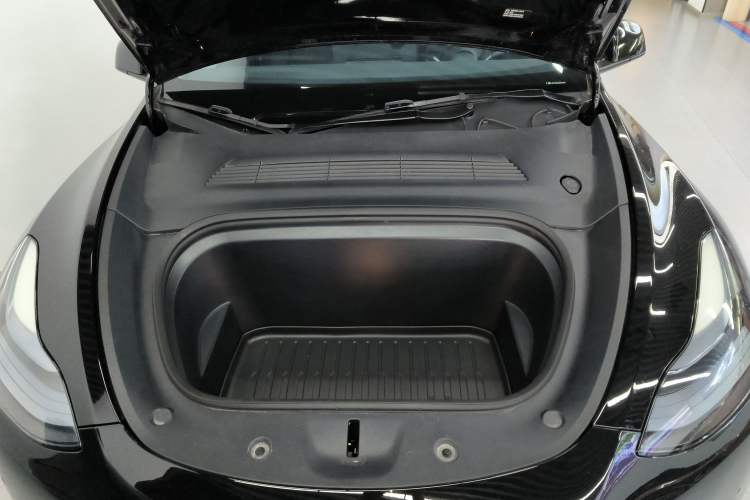 Used Tesla Model Y 2023 High-Performance All-Wheel-Drive Version
