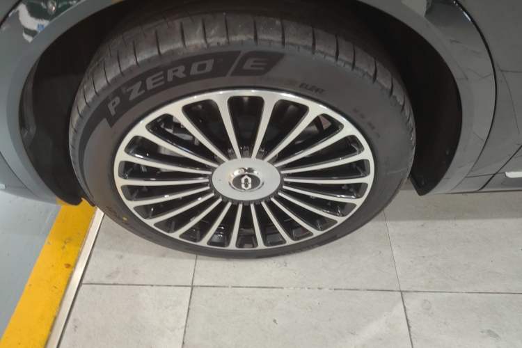 Used Hima AITO M8 2025 Extended-Range Ultra Version 53.4 kWh 6-Seater Edition