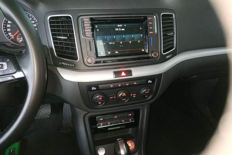 Used Volkswagen Sharan 2018 Revised Version 380TSI Comfort Edition 7-Seater
