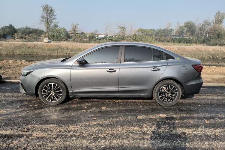 Used Roewe i5 2021 1.5L CVT Diamond Edition
