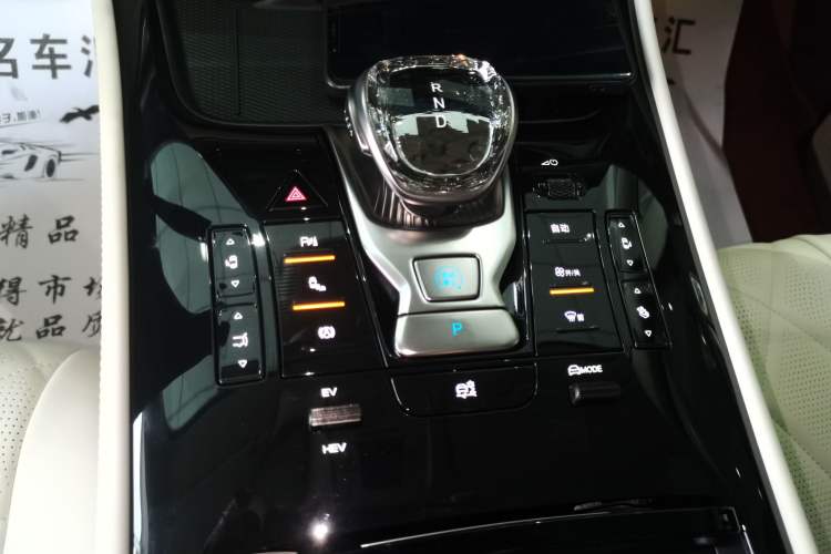 Used Denza D9 2024 DM-i 980 Four-Wheel Drive Prestige Model