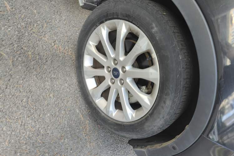 Used Ford Kuga 2015 2.0L GTDi Four-Wheel-Drive Sport Model
