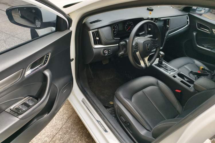 Used Roewe i6 2019 PLUS 1.6L CVT 4G Connected Flagship Deluxe Edition
