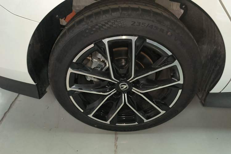 Used Changan UNI-V iDD 2024 Blue Whale Smart Electric iDD 136km Luxury Model
