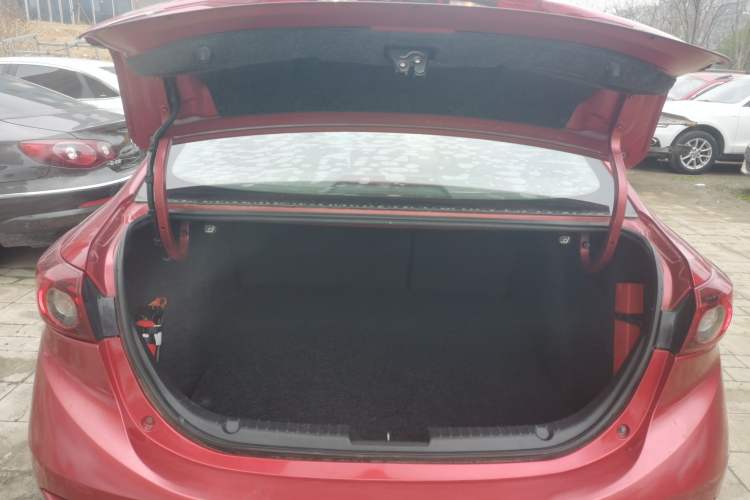 Used Mazda Mazda 3 Axela 2016 Sedan 1.5L Manual Luxury Model
