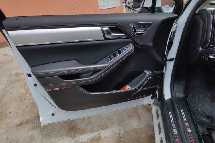 Used BYD Tang New Energy 2018 DM 2.0T All-Wheel Drive Smart Connectivity Luxury Model 7 Seats China V Emission Standard
