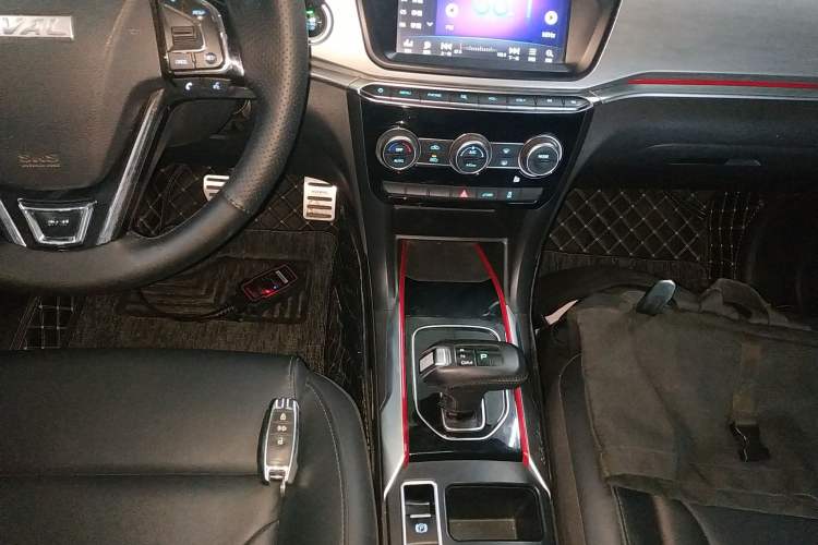 Used Haval H2 2018 1.5T Dual-Clutch Two-Wheel Drive Fashion Model China VI Standard
