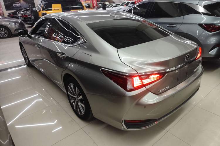 Used Lexus ES 2020 200 Excellence Edition
