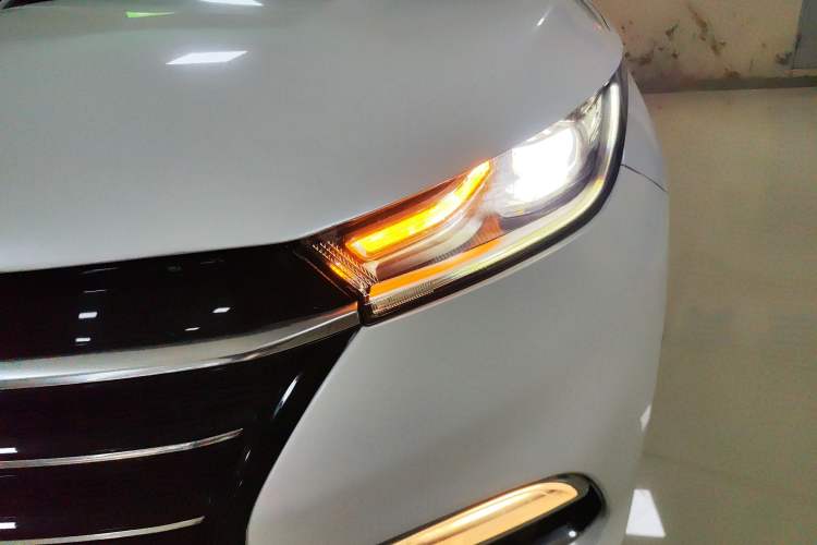 Used  Lingyun 2019 1.6T Two-Wheel Drive Diamond Edition
