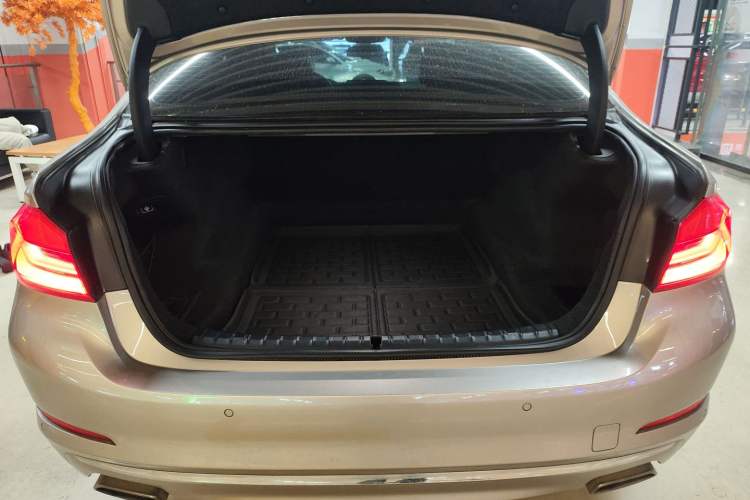 Used BMW 5 Series 2018 525Li Luxury Package
