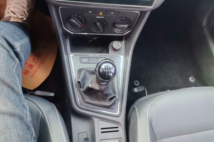 Used Volkswagen Gran Lavida 2015 1.6L Manual Comfort Edition