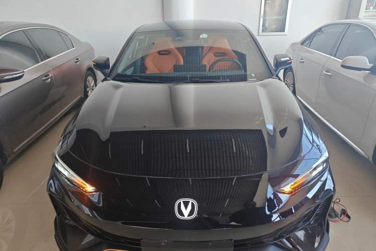 Used Changan UNI-V 2025 Model Third-Generation 2.0T Dynamic Edition