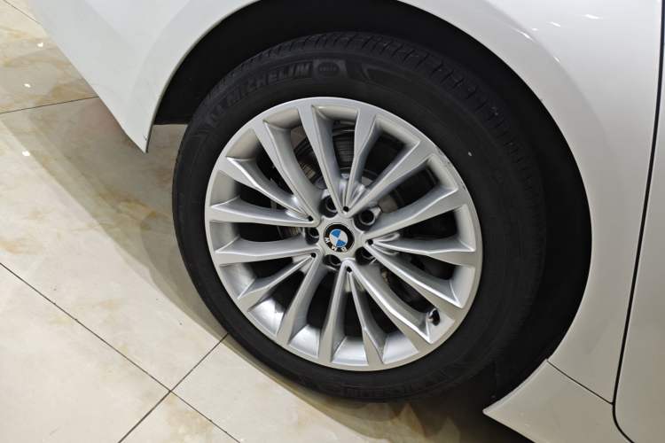 Used BMW 5 Series 2019 525Li Luxury Package
