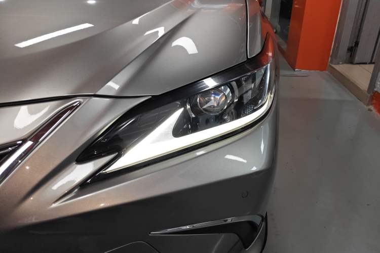 Used Lexus ES 2018 300h Premier Edition China VI Standard