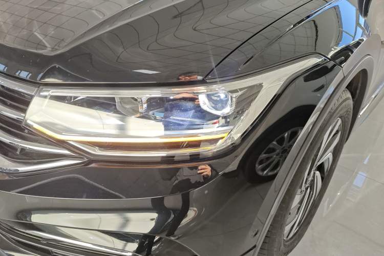 Used Volkswagen Tiguan L 2024 Outstanding Model 330TSI Automatic Two-Wheel Drive R-Line Dragon Glory Edition
