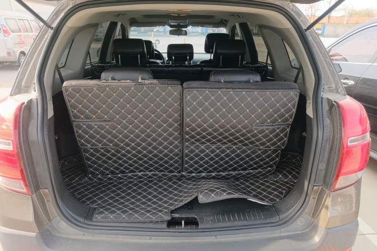 Used Chevrolet Captiva 2017 2.4L 4x4 Flagship Edition 7-Seater
