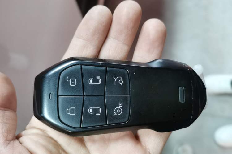 Used XPeng X9 2025 740 Ultra-Long Range Max
