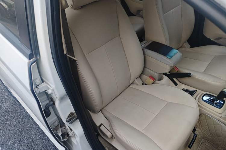 Used Chery Fengyun 2 2013 Hatchback 1.5L AMT Ruìyì Edition