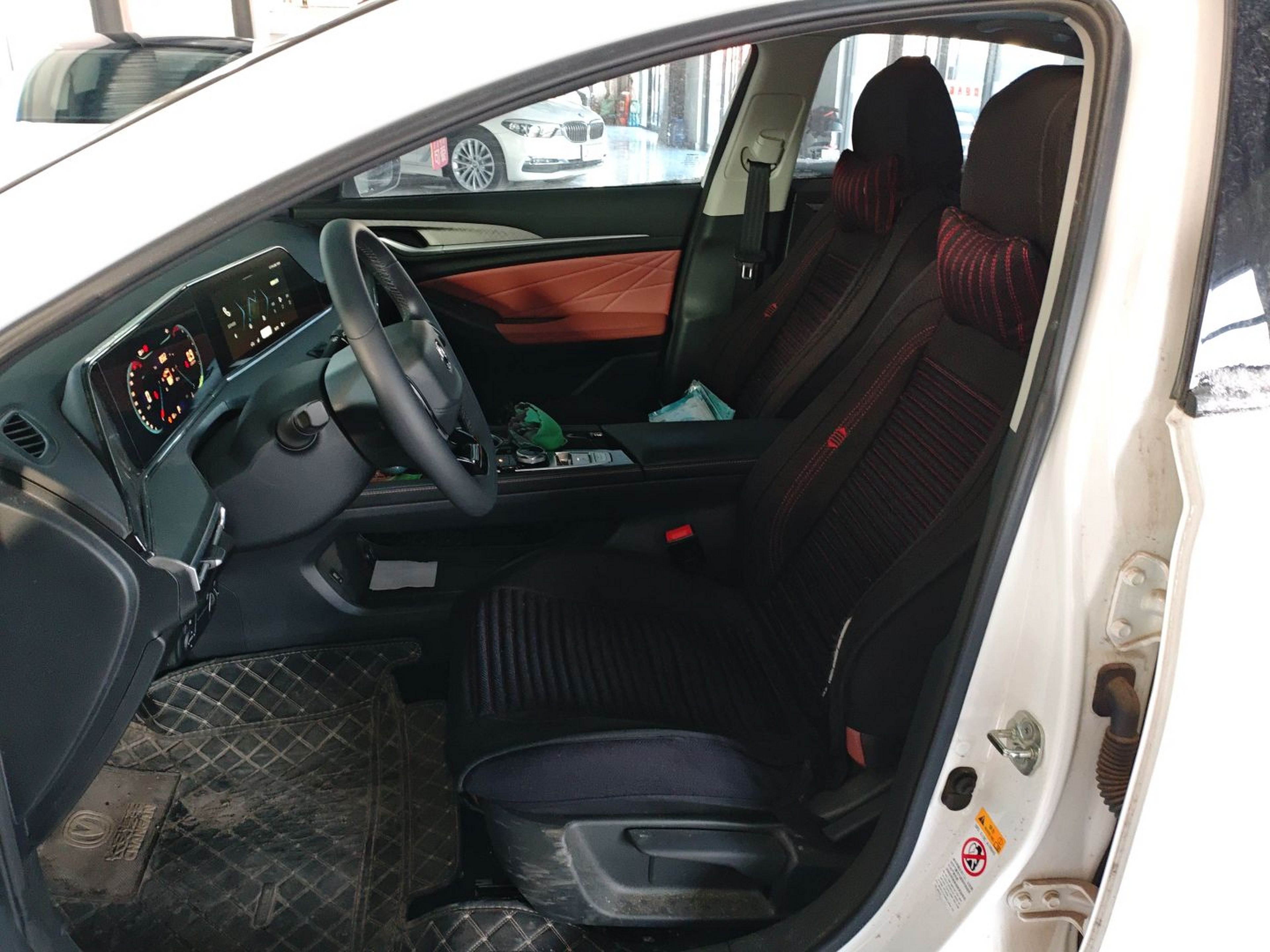 Переднее сиденье в автомобиле