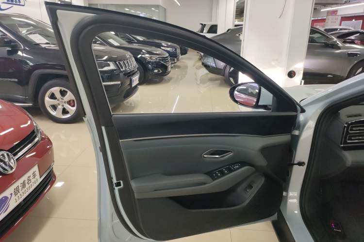 Used BYD Qin L 2025 DM-i Smart Drive 120KM Superior Model
