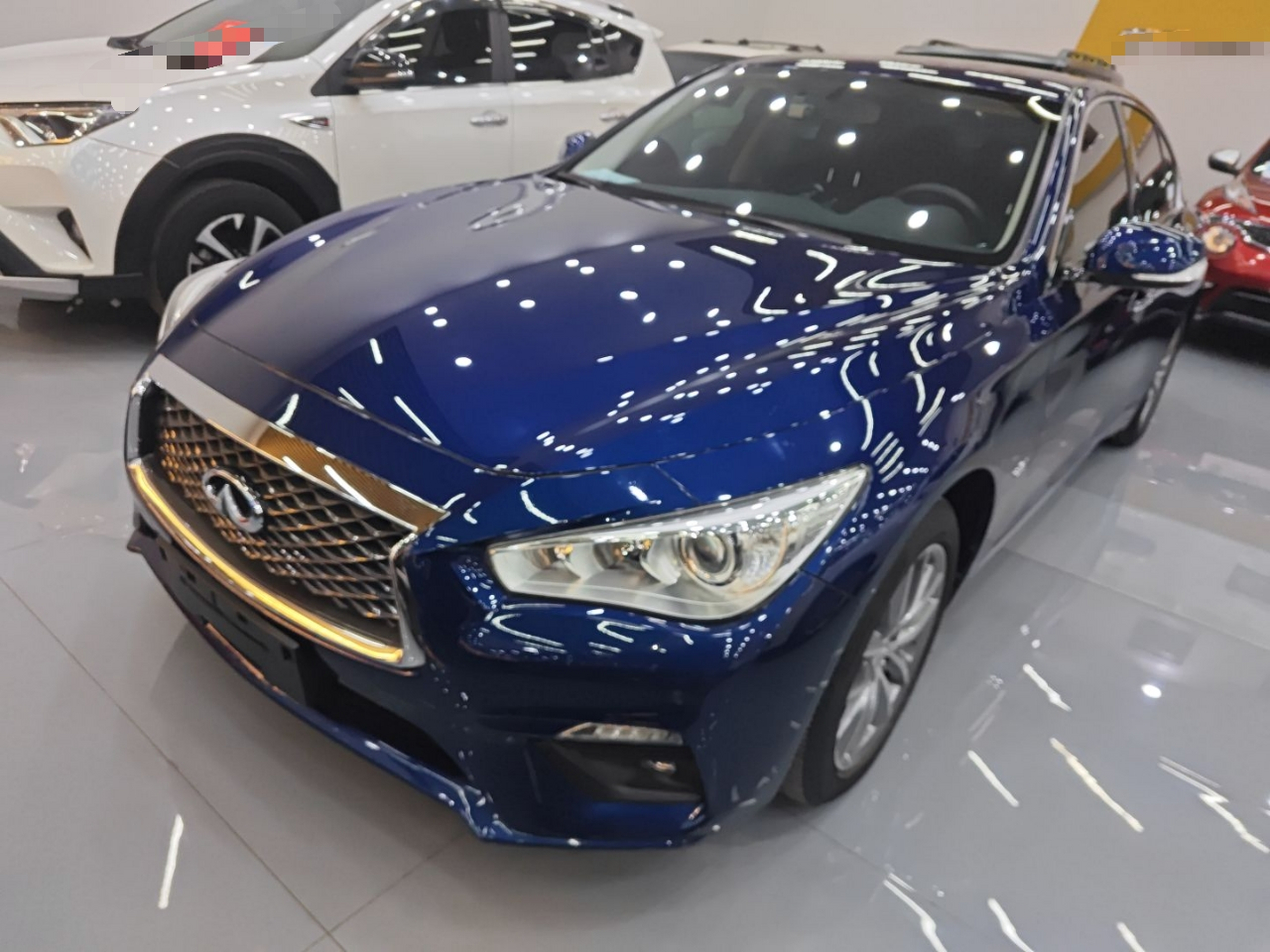 Под передней частью автомобиля