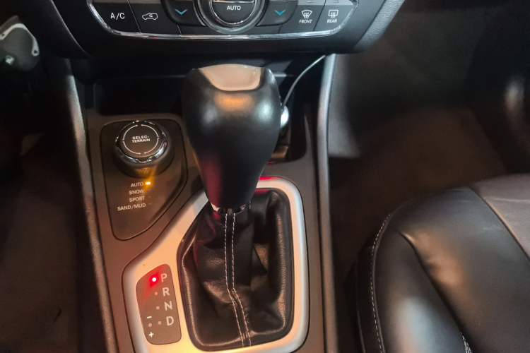 Used  Cherokee 2016 2.4L Professional Smart Version
