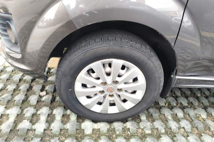 Used Jinbei Gold Hiace 2021 2.0L Passenger Van Engineering Lion Central Air Conditioning Version 9 Seats
